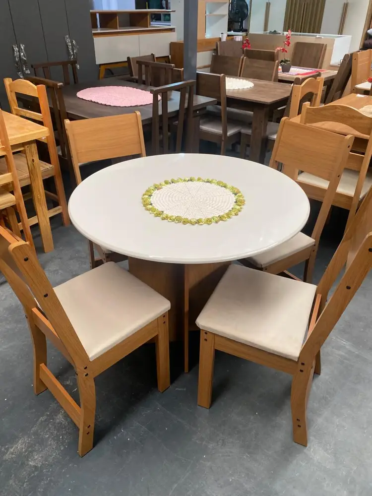 Mesa Francielle com 4 cadeiras